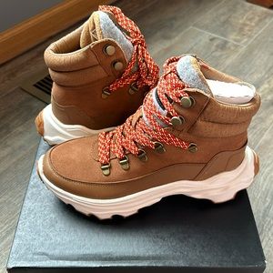 Sorel kinetic breakthru conquest boots size 9